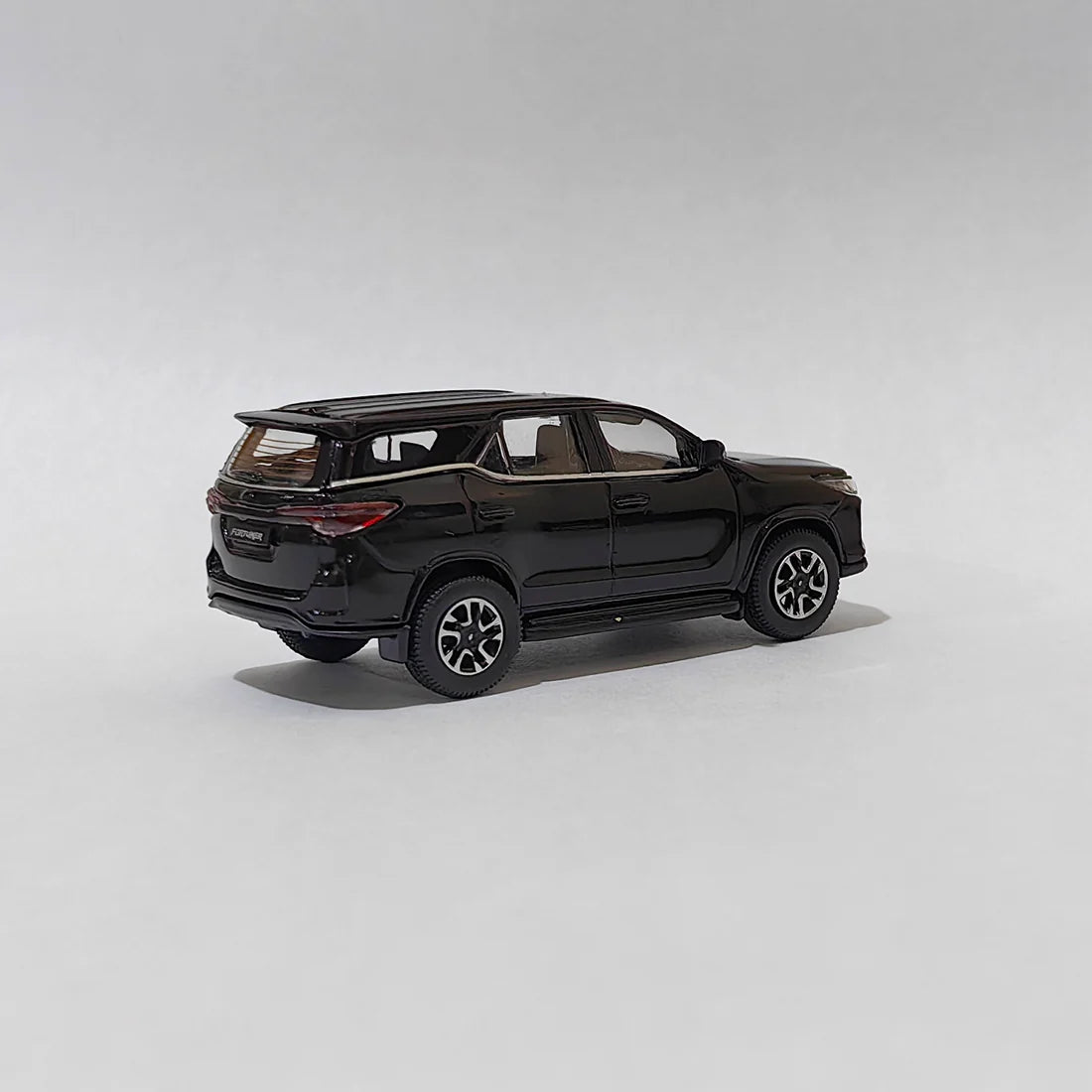 Toyota Fortuner Attitude Black 2023 Scale 1:64