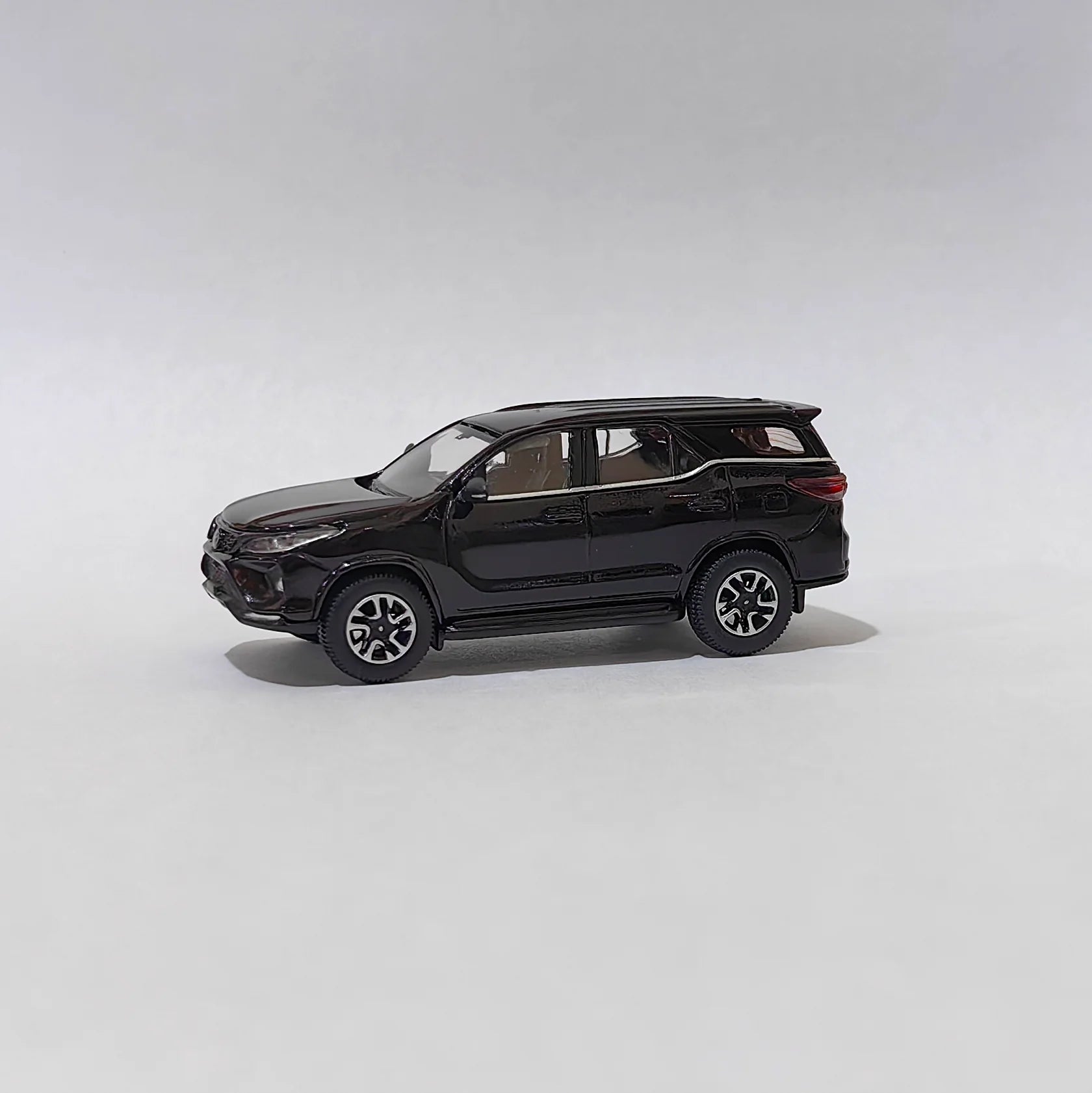 Toyota Fortuner Attitude Black 2023 Scale 1:64
