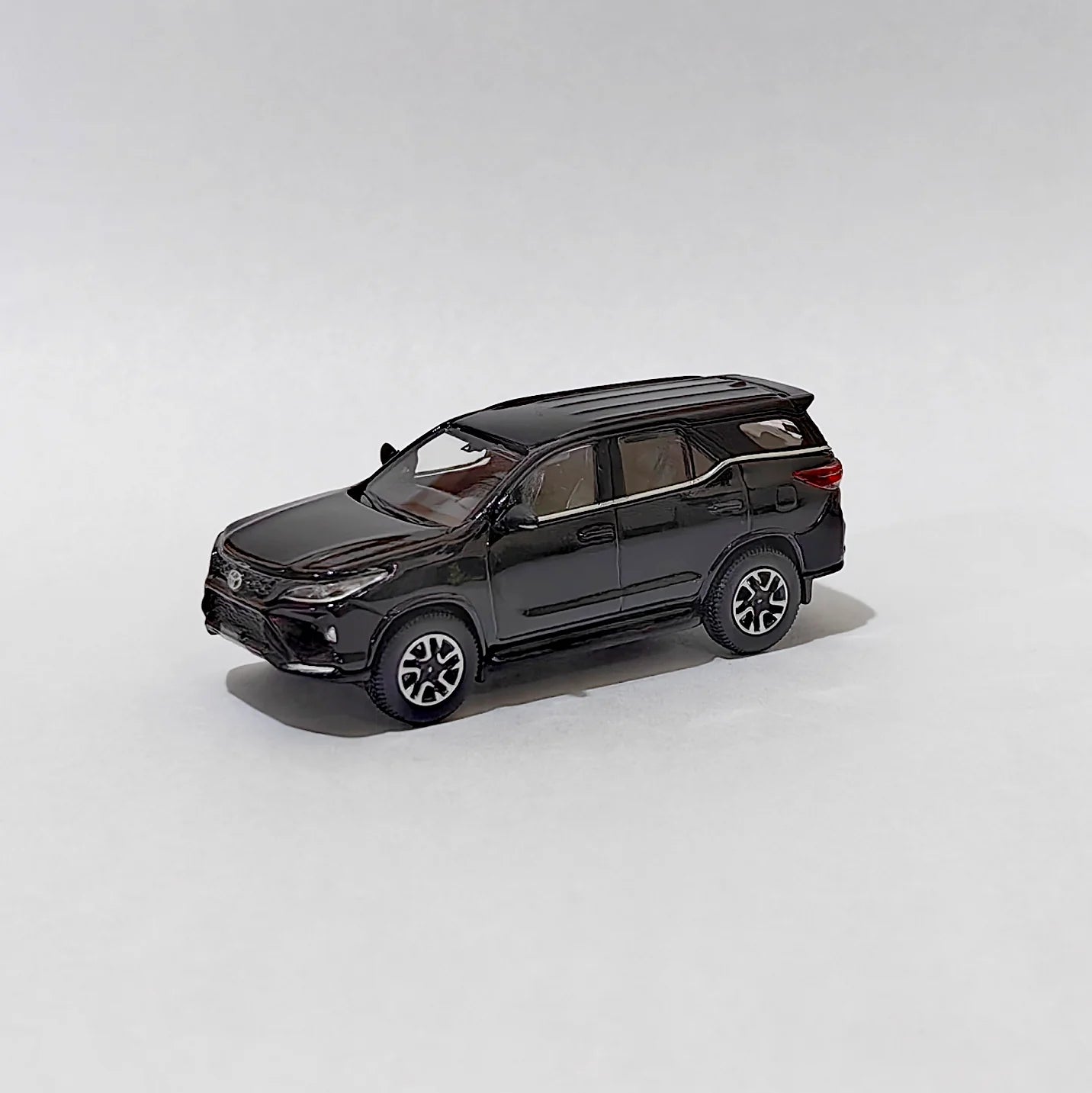 Toyota Fortuner Attitude Black 2023 Scale 1:64