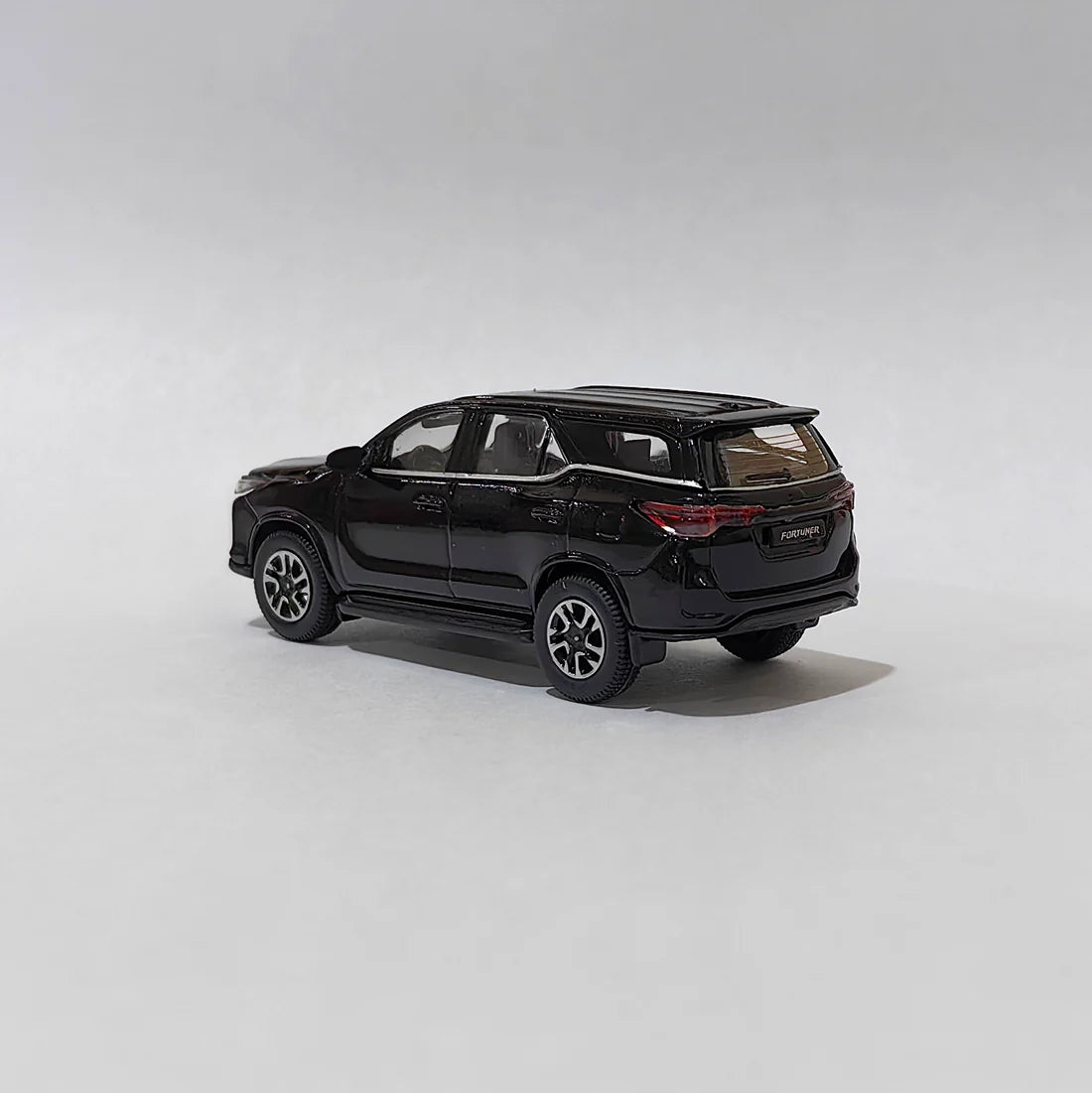 Toyota Fortuner Attitude Black 2023 Scale 1:64