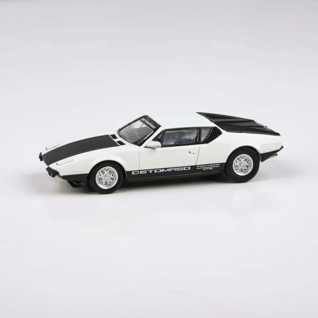 De Tomaso Pantera White / Black 1972  Scale 1:64