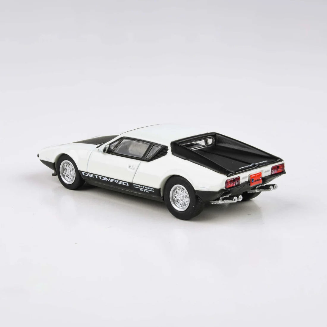 De Tomaso Pantera White / Black 1972  Scale 1:64
