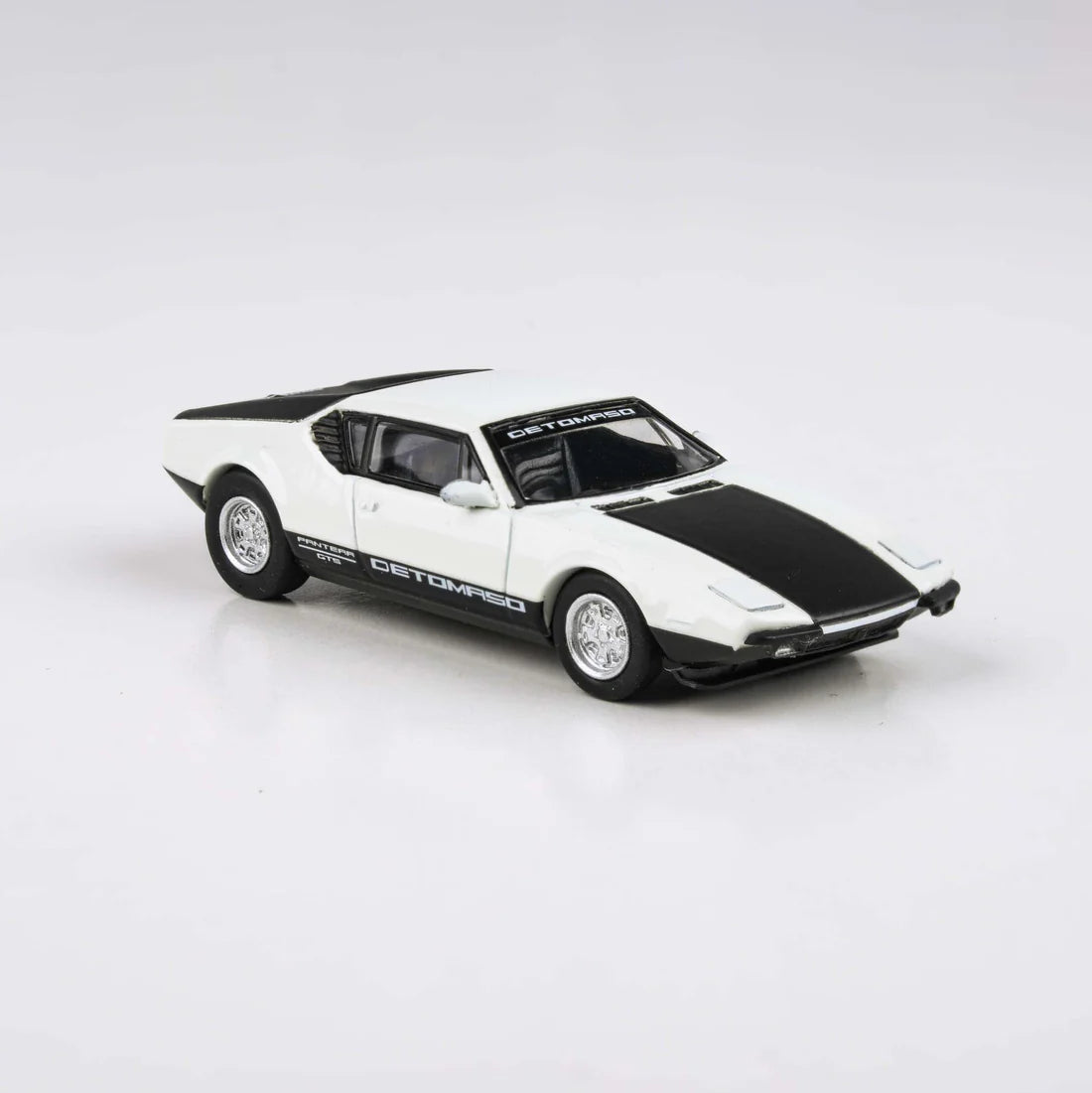 De Tomaso Pantera White / Black 1972  Scale 1:64