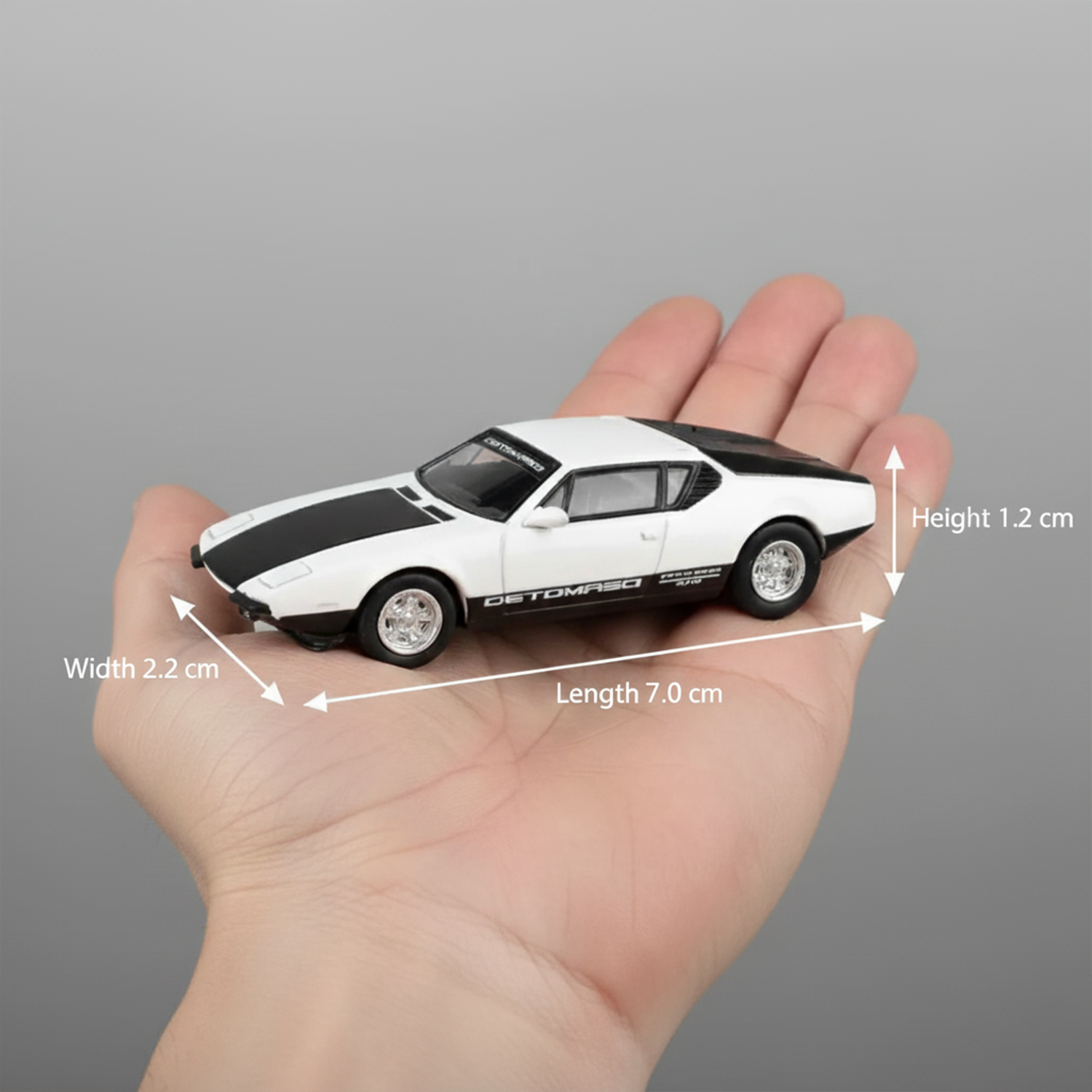 De Tomaso Pantera White / Black 1972  Scale 1:64